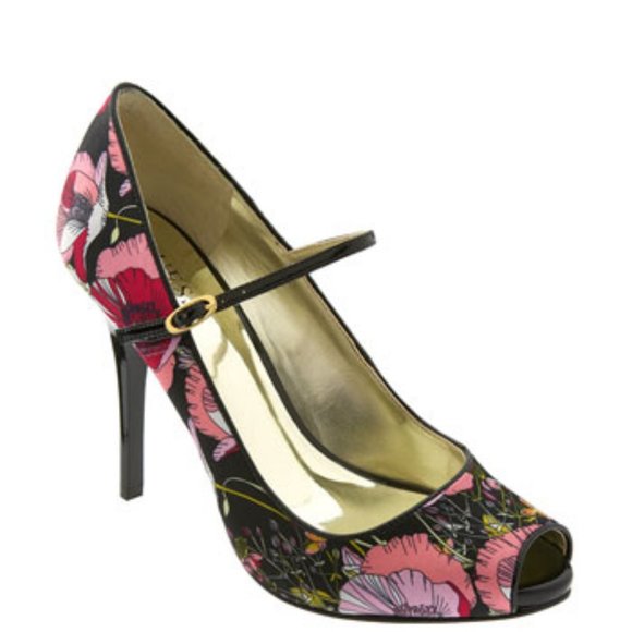 Meet your Posher, Courtney. - Picture 2 of 8